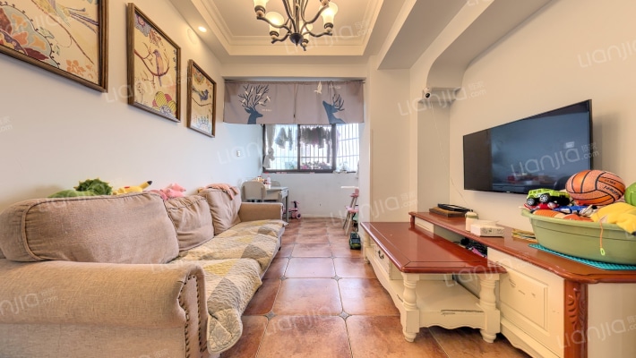 金巴黎二手房实景图