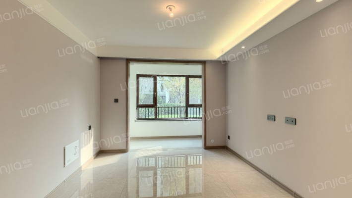 万科翡翠四季A区二手房实景图