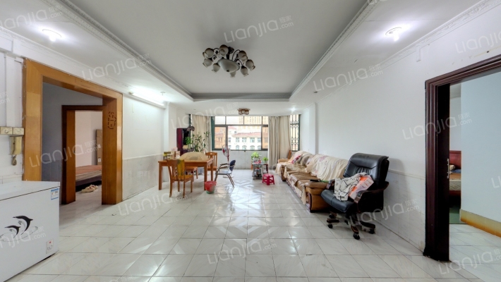 交警大队新塘中队集资楼二手房实景图