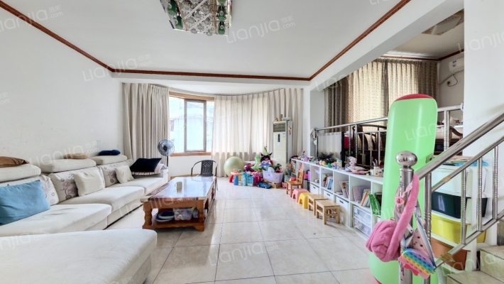 金城花园跃层社区二手房实景图