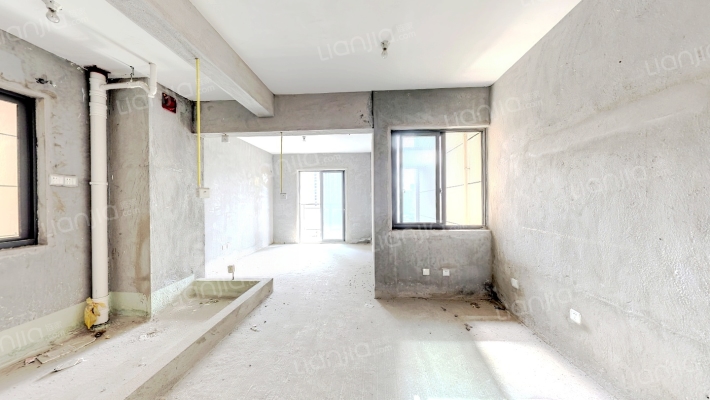 岳峰新城三区二手房实景图