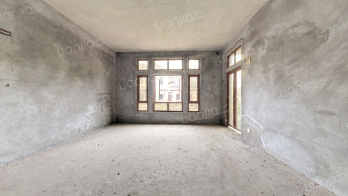 晋愉碧怡林畔东岸二手房实景图