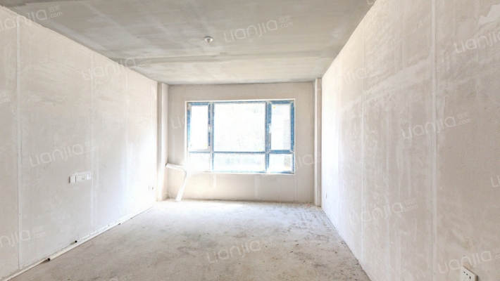 保利罗兰A2区二手房实景图