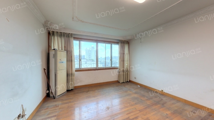 螺栓厂二手房实景图