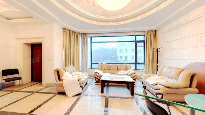 伊顿山庄二手房实景图