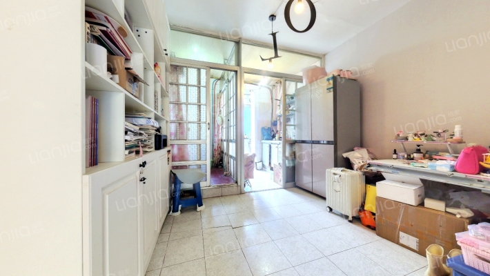 育工街二手房实景图