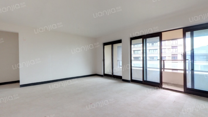 长滩原麓瑾园B区二手房实景图