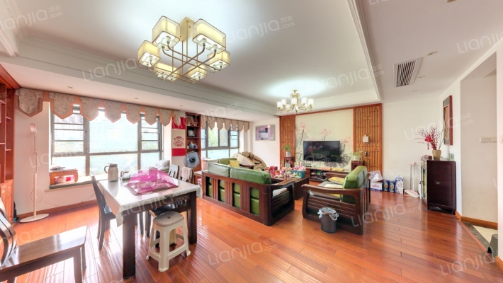 绿地玫瑰城东区二手房实景图