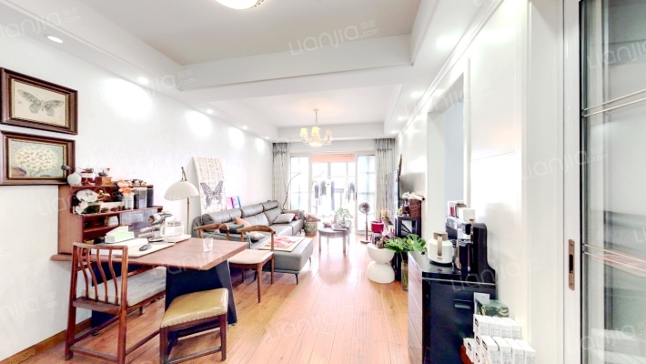 绿地海外滩花苑二手房实景图