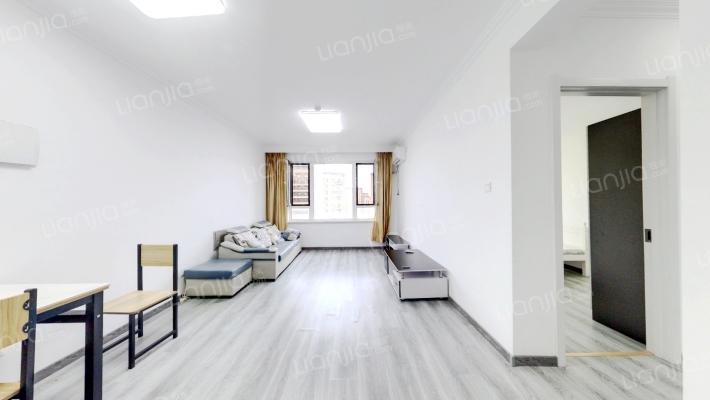 亚泰蒲岸公馆二手房实景图