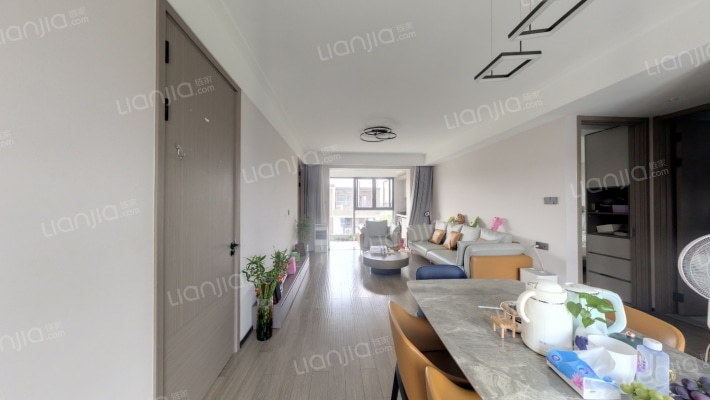 万科坤和·湛蓝云镜二手房实景图