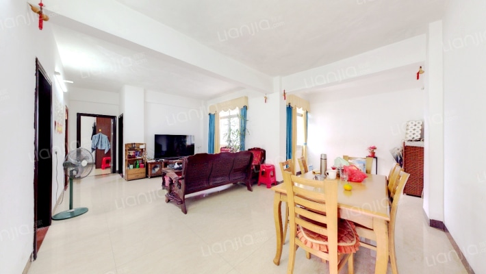 腾飞阁小区二手房实景图