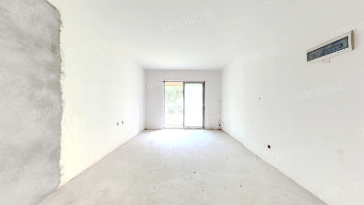 城海滨江春城二手房实景图