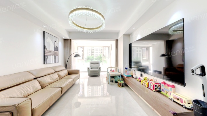 万科山河道二手房实景图