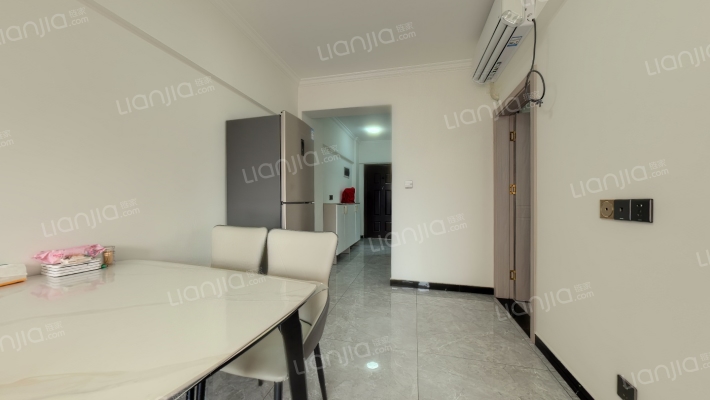 保利海上五月花玫瑰园二手房实景图