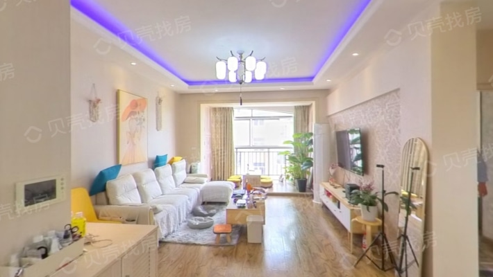 紫金名门二期使用面积100多小区环境优美带三个大阳台-客厅