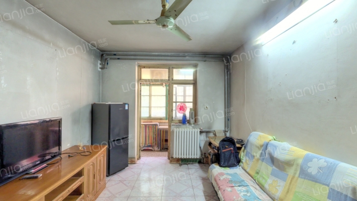 中航工业西控甲楼大院二手房实景图