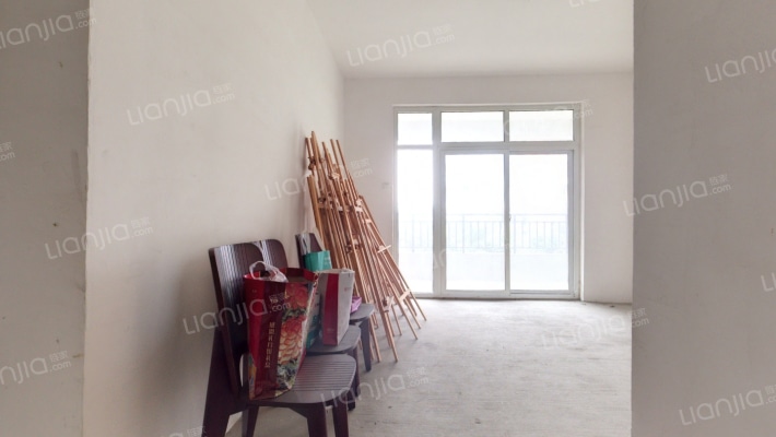 亚丁小镇二手房实景图