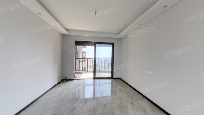 保利松湖和府二手房实景图