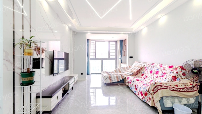 保亿湖山鹿鸣一期二手房实景图