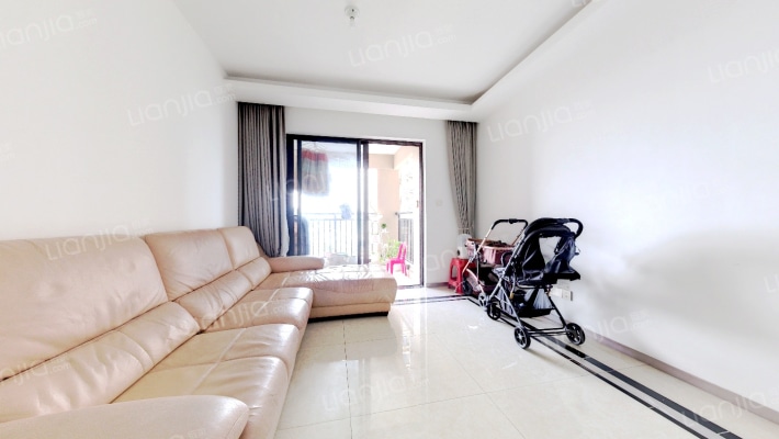 卓越蔚蓝岸二手房实景图