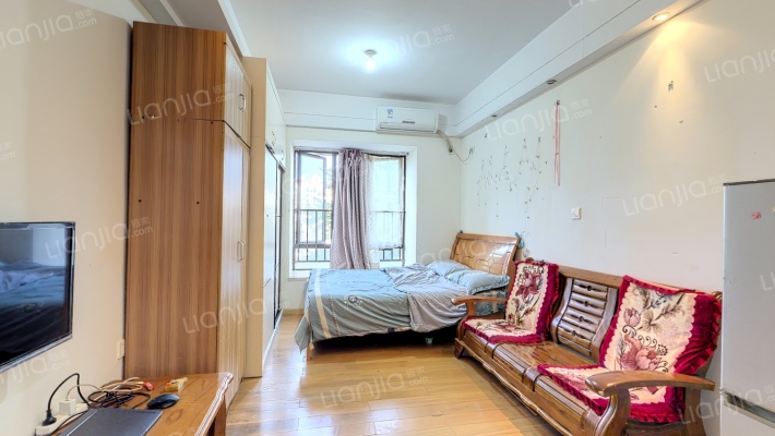 保利高尔夫郡水晶宫寓二手房实景图