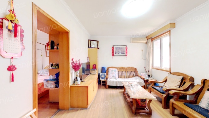 西荡苑梨苑二手房实景图