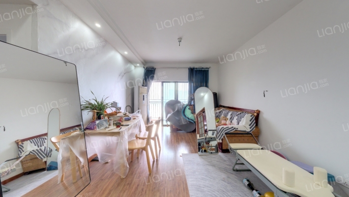 保利高尔夫华庭二手房实景图