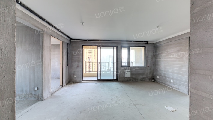 中南绿地云堤二手房实景图