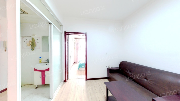 雷凯尼绅二手房实景图