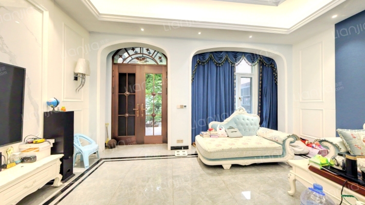 藏龙倚湖逸墅二手房实景图