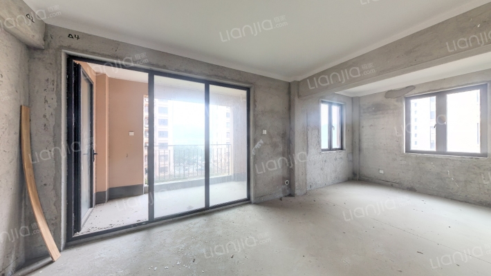 水岸瑶琳二手房实景图