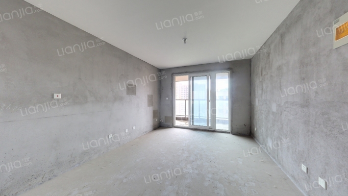 冠城大通四期梅苑二手房实景图