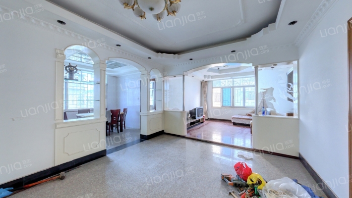 凤园新区凤尾花园二手房实景图