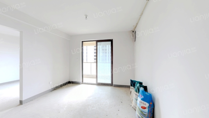 水畔华庭二手房实景图