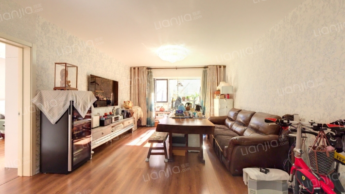 燕莎后二手房实景图