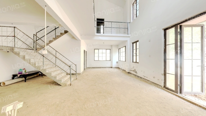 双拼湖滨别墅区二手房实景图