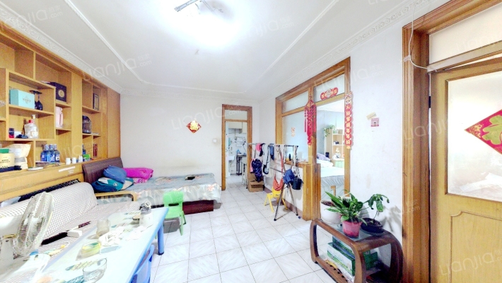 三百吨二手房实景图