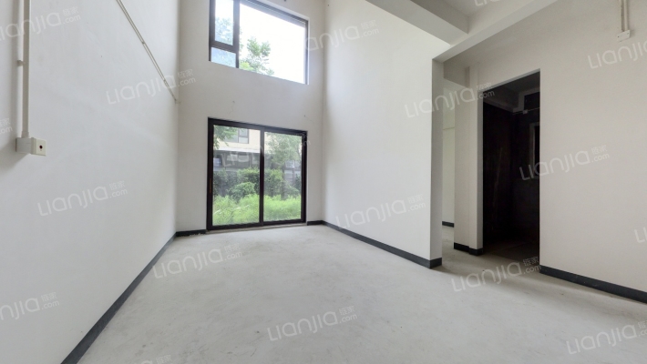 金臣颐墅二手房实景图