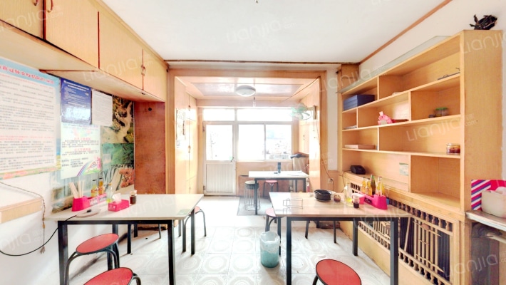 聚氨酯家属楼二手房实景图