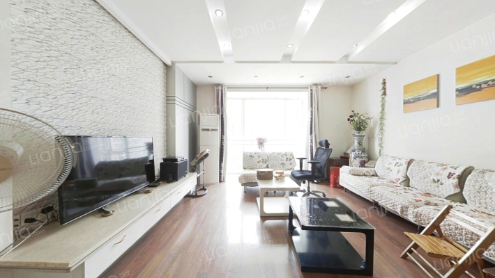 耐德佳苑二手房实景图