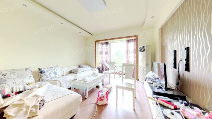 川大河畔二手房实景图