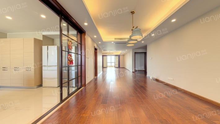 西郊宝成花苑二手房实景图