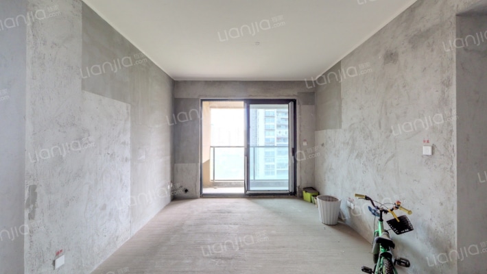 天安江畔珑园2期二手房实景图