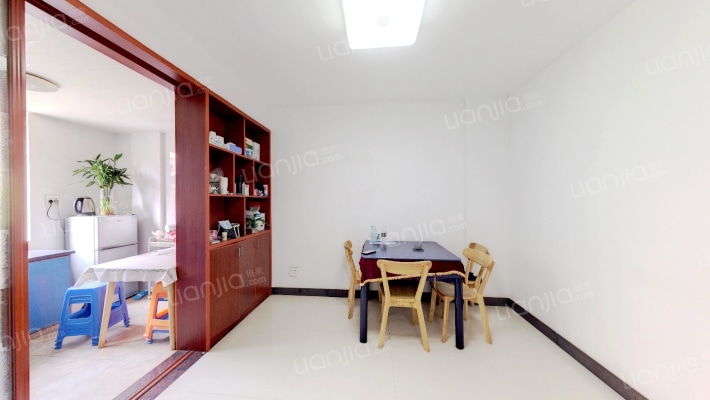 彩虹路二手房实景图