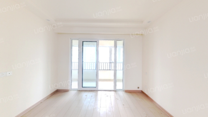 绿地柏仕公馆二手房实景图