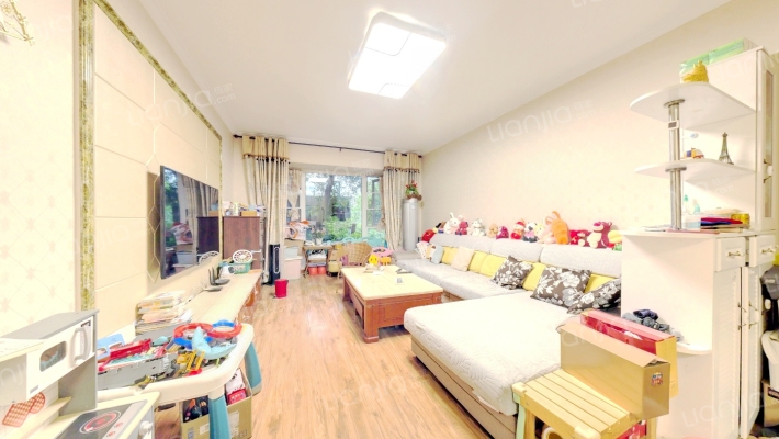 蔚蓝花城A区二手房实景图