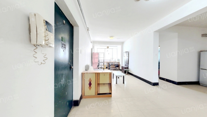 外商公寓二手房实景图