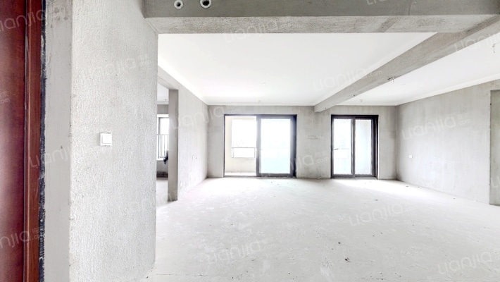 雅戈尔新长岛二手房实景图