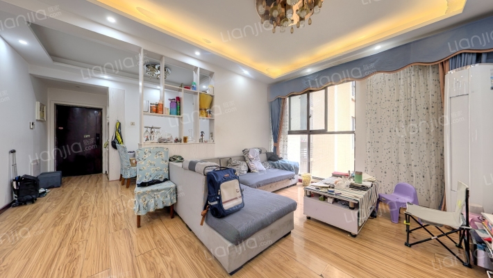 蓝润华府春天二手房实景图